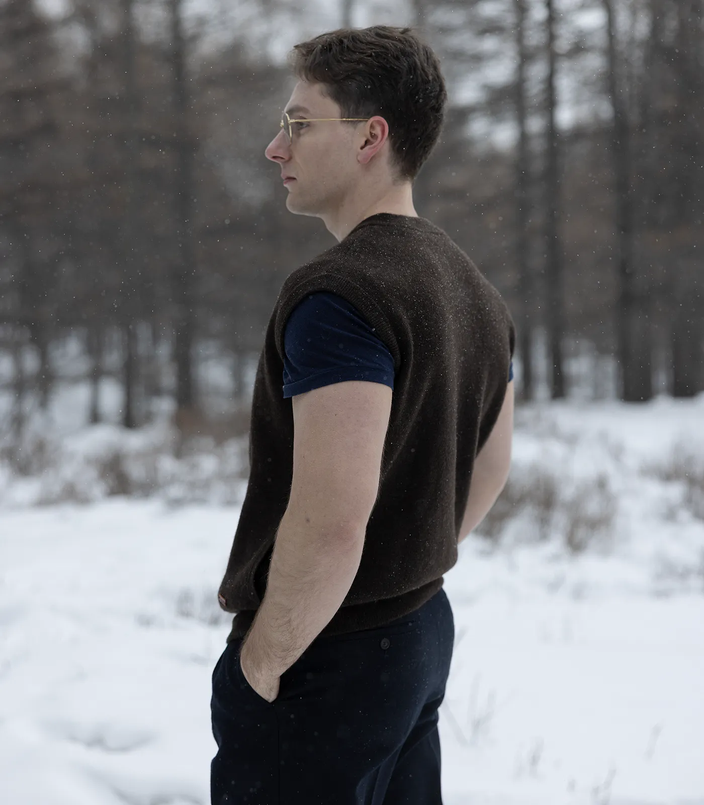 Men’s dark yak wool vest with lightweight warm design