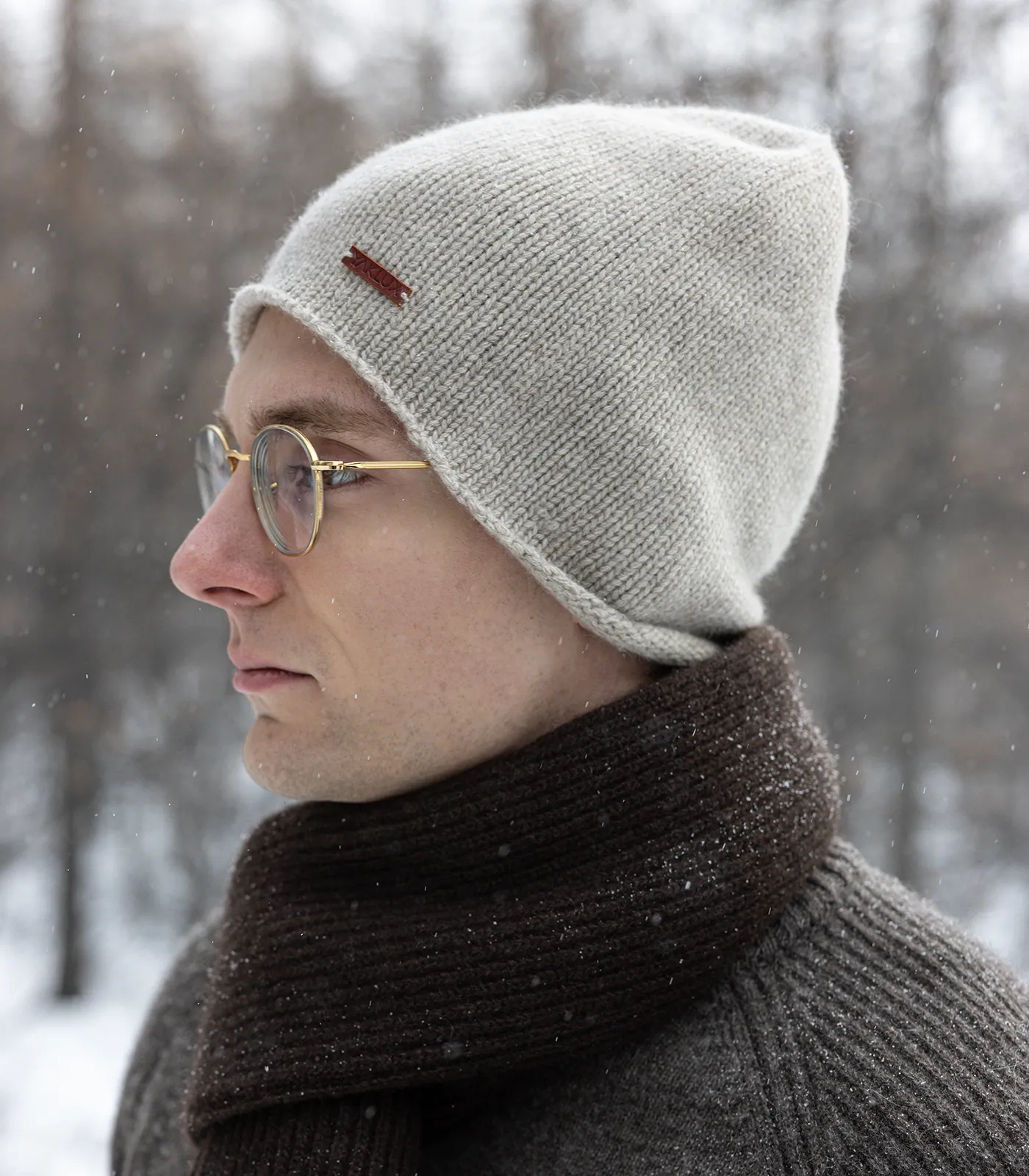 Men’s white Mongolian yak wool halo beanie in winter setting