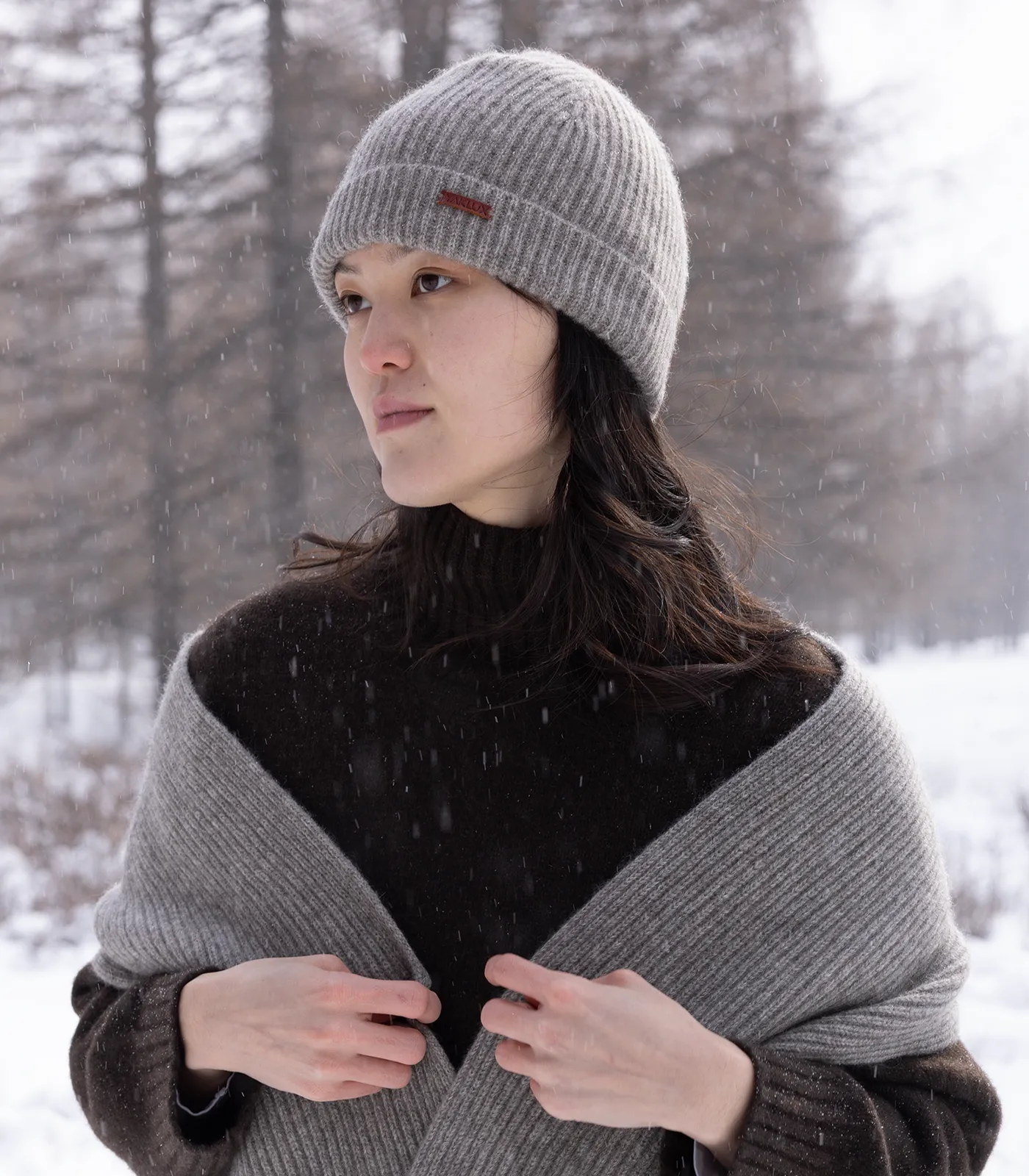 Women’s lightweight Mongolian yak wool scarf for breathable warmth